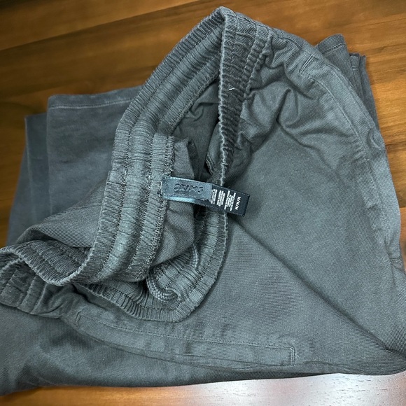 SKIMS OUTDOOR DRAPEY PANT - Picture 10 of 11